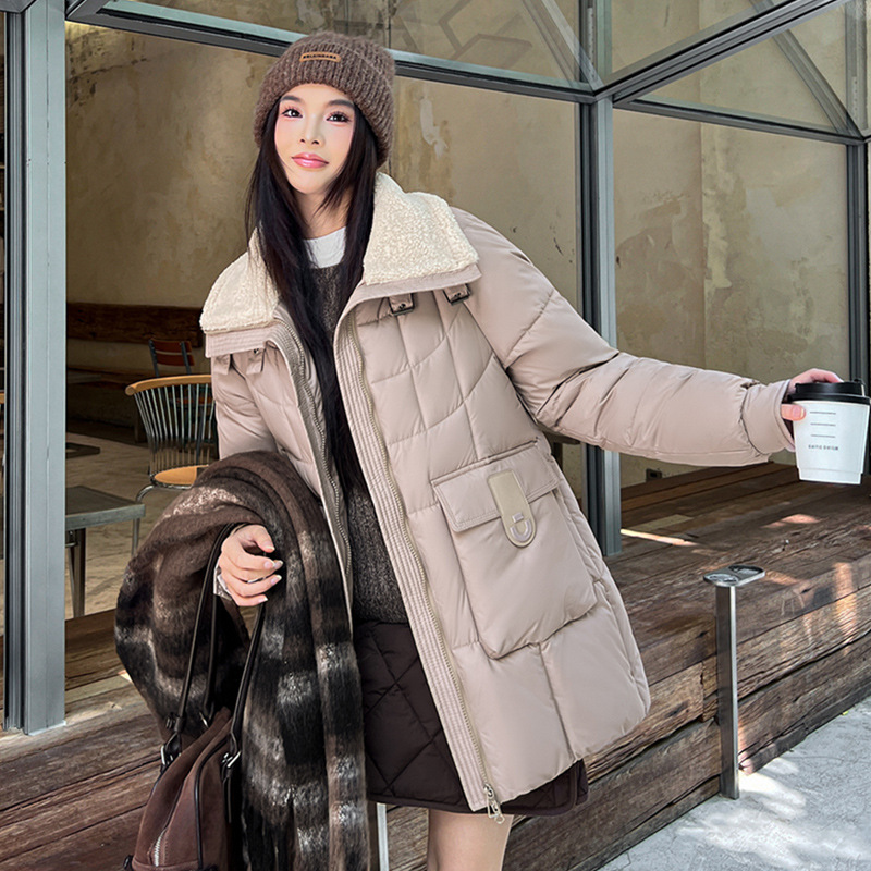 2025 invierno nuevo cuello suelto de costura media larga gran bolsillo delgado estilo coreano de alta sensación abrigo de plumón image 4
