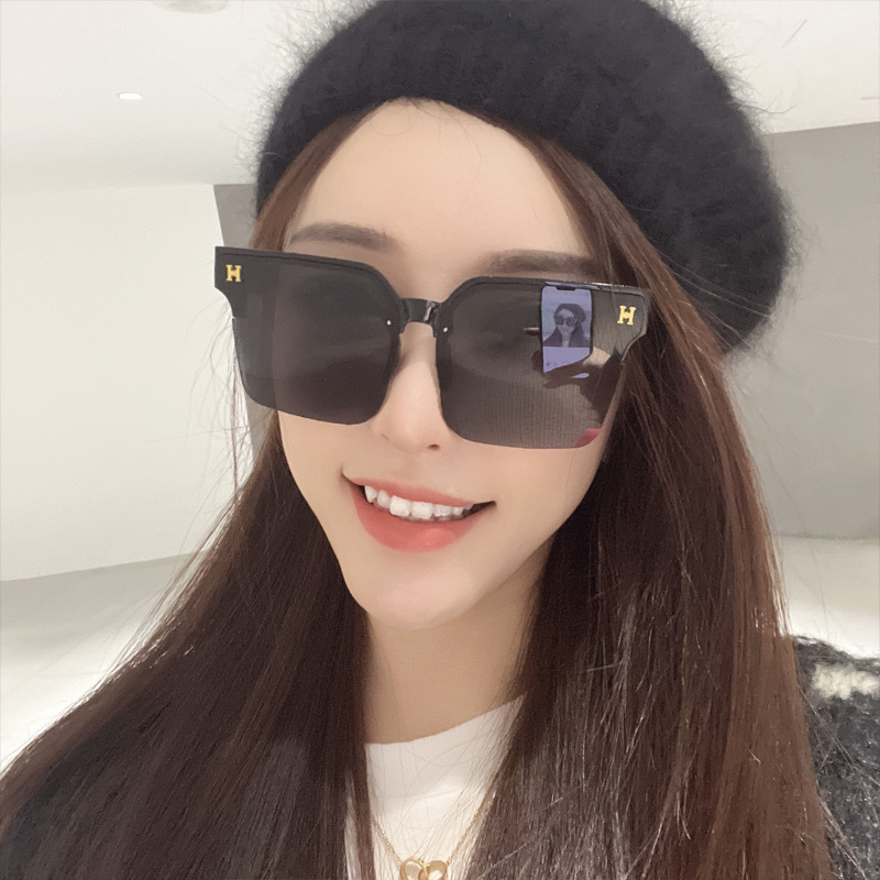Nuevo estilo coreano H-carta elegante medio marco cara-mirando pequeña moda todo partido al aire libre UV a prueba de gafas de sol