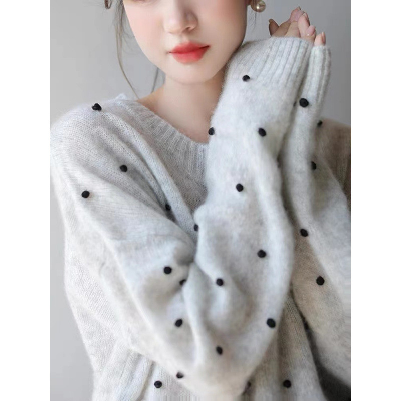 Um Cloud Peak Enjoyment Silk Cashmere Hazy Beautiful Handmade Beaded Knit Sweater for Women Autumn Long Sleeve Pullover Sweater