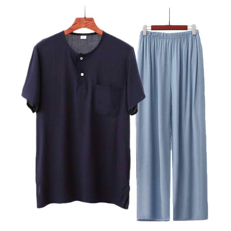 네이비 풀오버 + 라이트 블루 바지