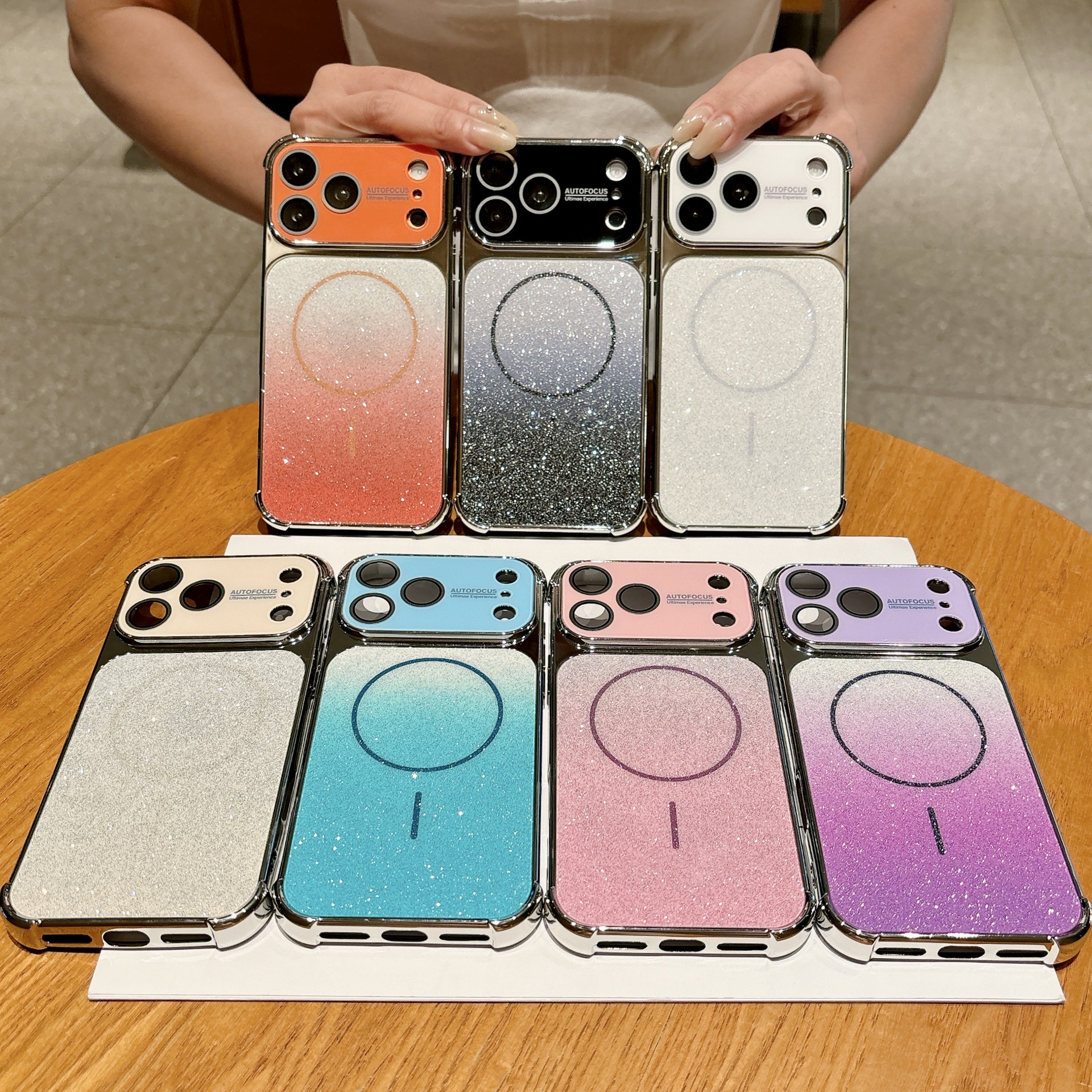 Tashqi savdo iPhone 17 uchun mos keladi, to'rt burchakli gradientli yaltiroq Apple 15/16 magnitli zaryadlovchi, tomchilatib yubormaydigan telefon g'ilofi