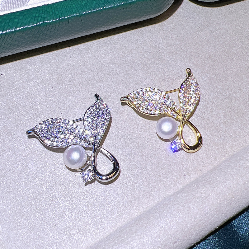 Elegant Women's Leaf Brooch With Micro Pave Zircon And Pearl_voghion.com