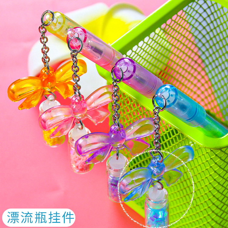Pluma de colgante de botella de deriva de mariposa creativa Pluma de góndola con colgante de plástico de dibujos animados Pluma de regalo de premio de estudiante de alto valor