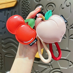 オリジナル革の果物のキーホルダーが可愛いです。レモンさくらんぼの高級感があります。