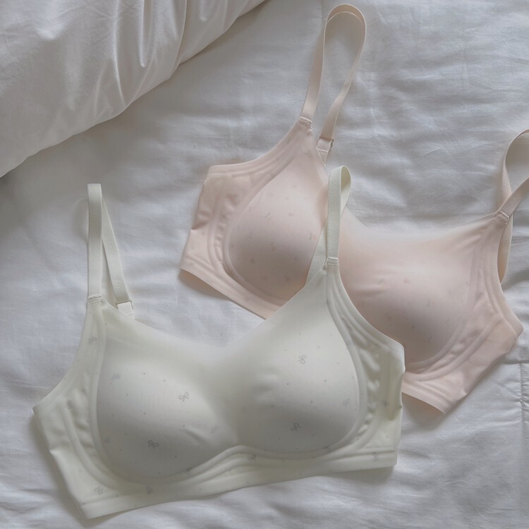 Original Japanese-Style Milk Skin Nude-Feel Lingerie for Women, Summer Small Chest Gathering Anti-Sagging Seamless Thin Bra 2026 Summer