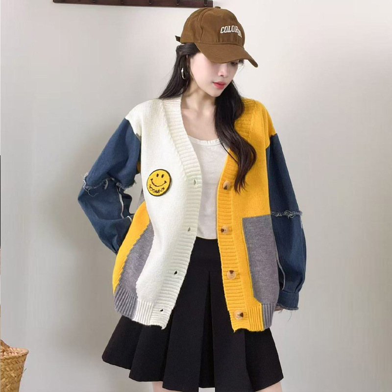 Color-blocked casual style women's mid-length cardigan, 2026 autumn and winter new Korean version, loose fit with smiley face embroidery knit sweater