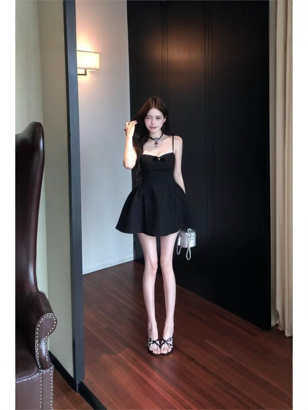 黑色蝴蝶结吊带连衣裙夏季收腰短裙甜美辣妹风|undefined