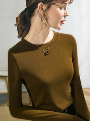丸襟の底のシャツの女性の中で女装の2024早秋の洋風の白い長袖のtシャツの女性の両面の徳の絨毯の上着を掛けます。