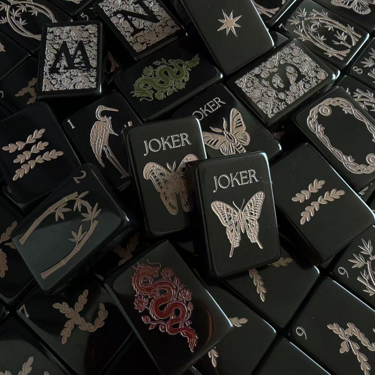 American-style English number mahjong tiles, black alloy engraved creative design, cross-border hand-cranked mahjong for home gatherings