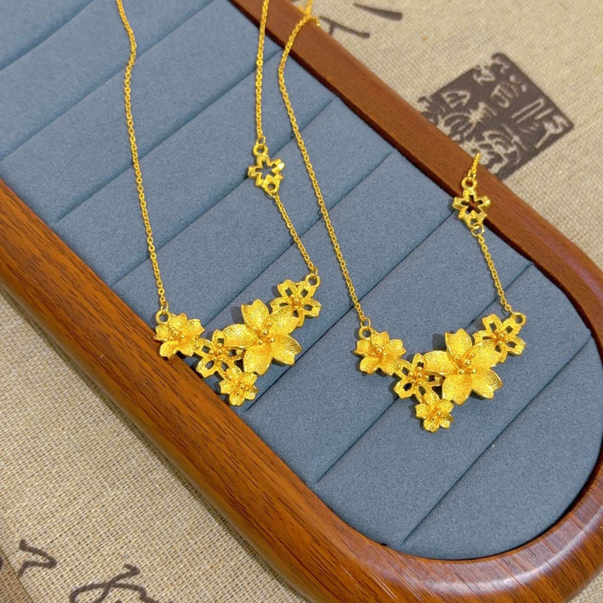 Collar de flores chapado en oro estilo chino para boda_voghion.com