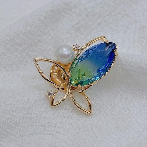 Light-Blocking Brooch for Women, Elegant Blue Pearl Butterfly Brooch, High-End Women's Suit Pin Accessory, Small Decorative Accessories for Wholesale