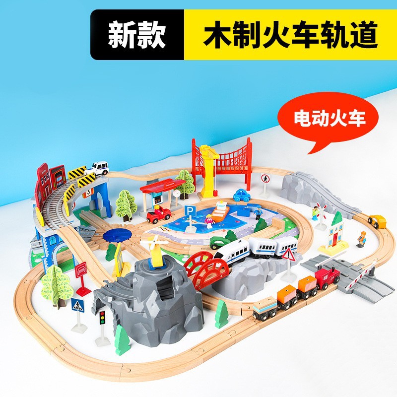 Tren de madera coche eléctrico tren traje pista de madera niños ensamblados coche de juguete de 2 años de edad al por mayor masculina