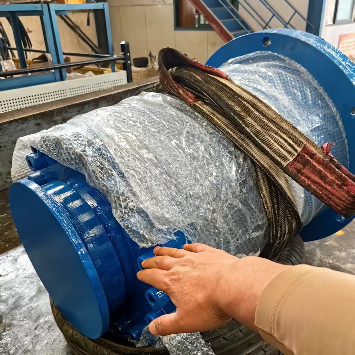 300吨压力机油缸