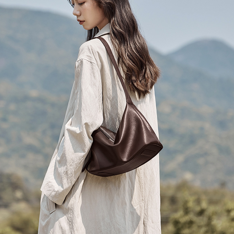 2026 New Vegetable-Tanned Leather Tote Bag, Versatile Casual Hobo Bag, Trendy and Fashionable Large-Capacity Commuter Crossbody Bag