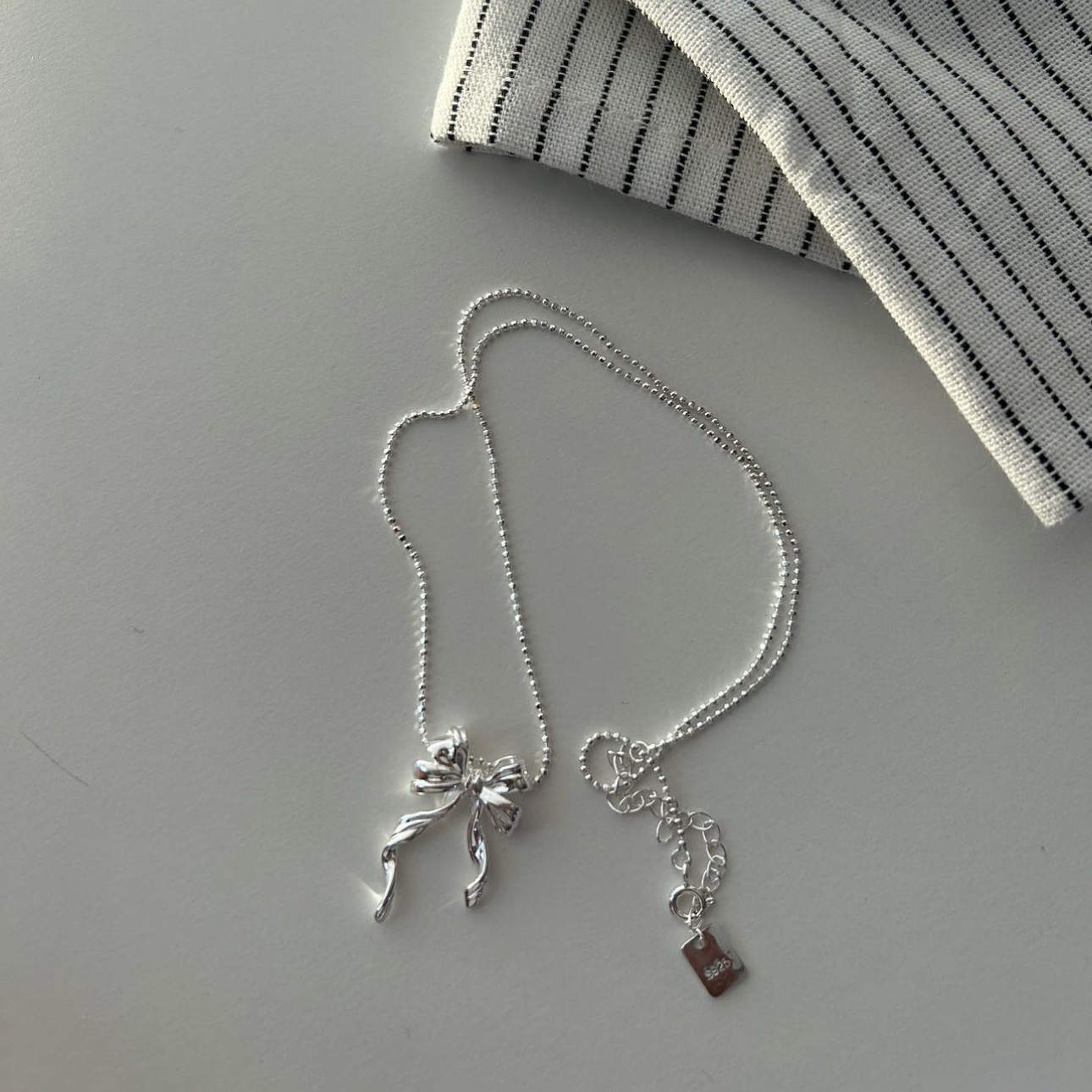 Sterling Silber Einfacher Stil Bogenknoten Überzug Halskette Mit Anhänger display picture 5