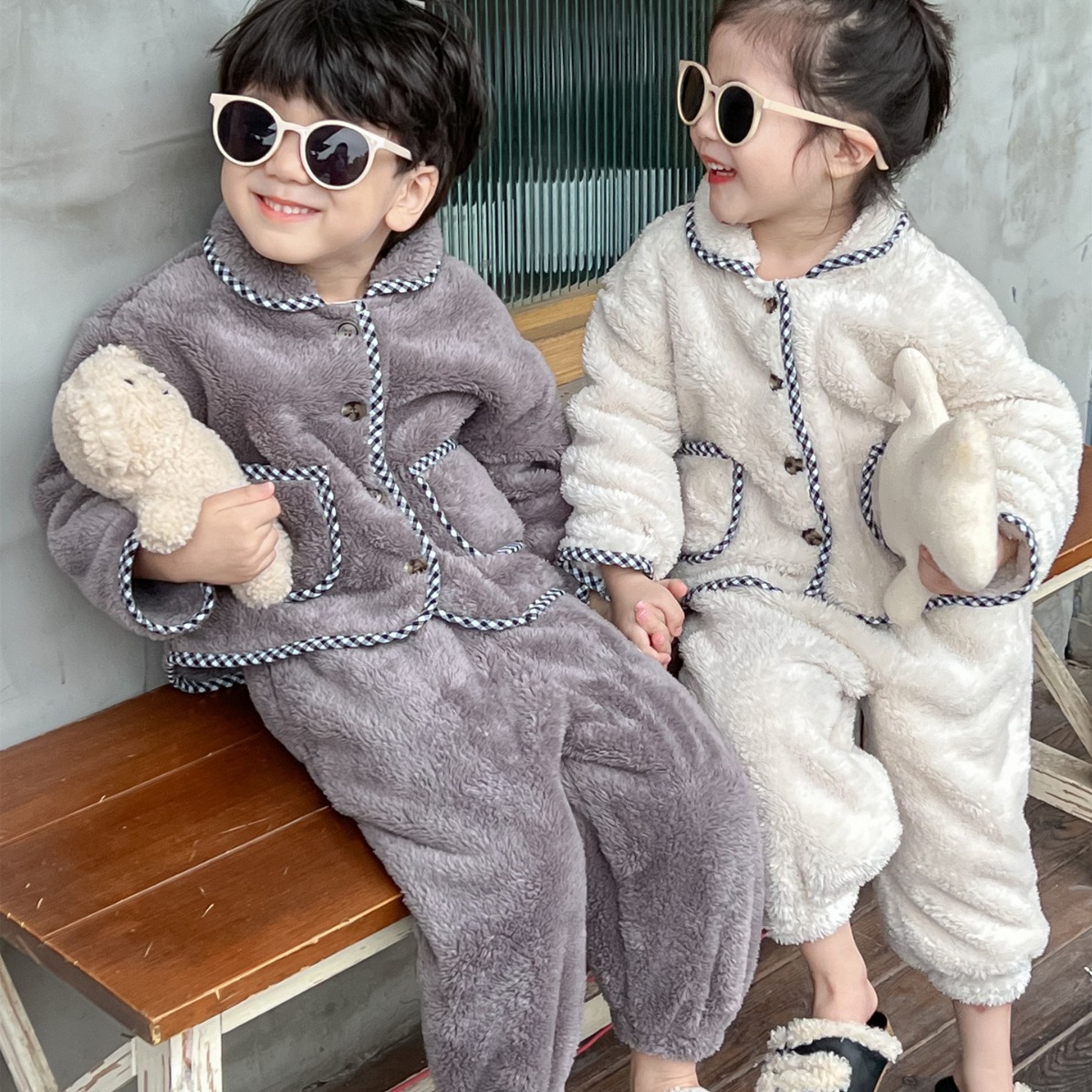 Children's winter clothing home wear boys and girls soft glutinous double-sided flannel fine Plaid covered pajamas two-piece set suit foreign trade