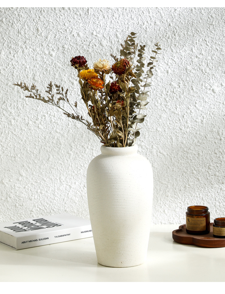 Vintage keramikvas i wabi-sabi stil för vardagsrumsdekoration_voghion.com