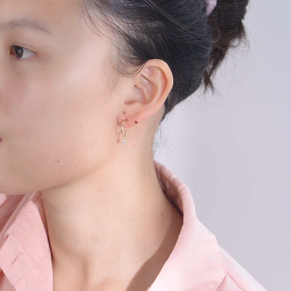S925 plata esterlina de moda simple Zircon Stud pendientes europeos y americanos transfronterizos nuevos pequeños pendientes de diamantes únicos y frescos joyería del oído de las niñas