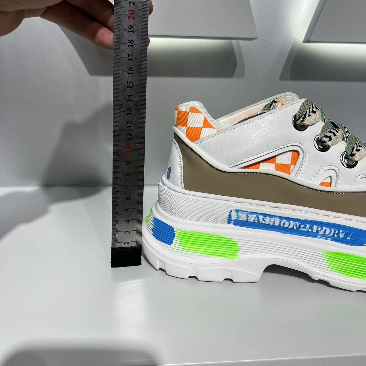 Casual Sneakers For Men With Personalized Graffiti Design_voghion.com