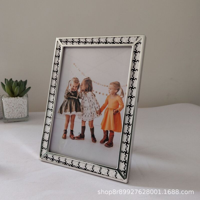 Fashion metal inlaid black and white plaid leather photo frame table, simple photo frame table Fashion metal inlaid black and white plaid leather photo frame table, simple photo frame table