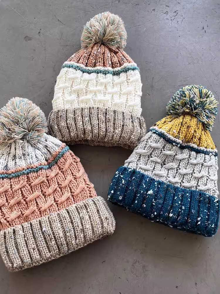 Berretto in lana da donna a righe con interno in peluche caldo_voghion.com