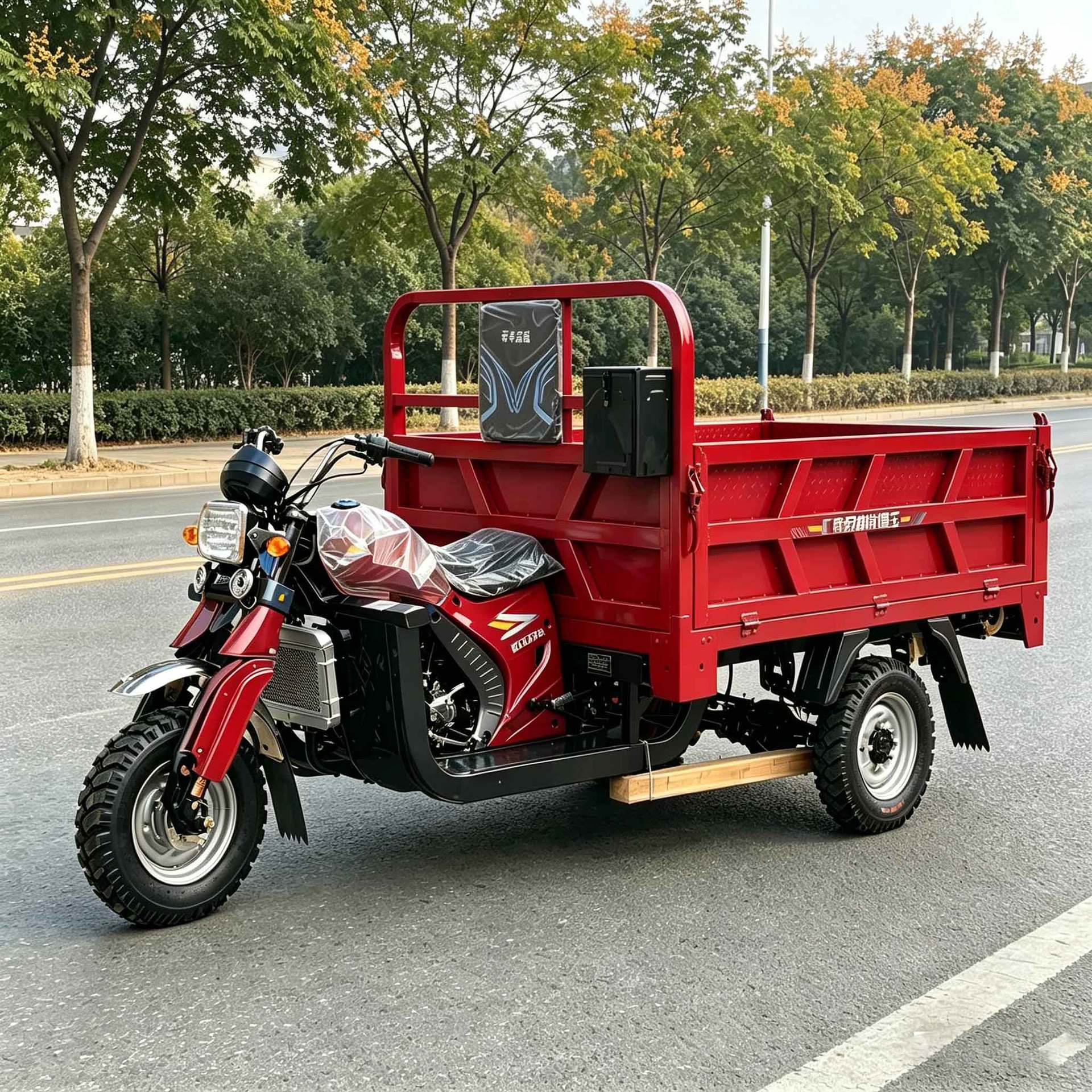 Specialized for Foreign Trade, Red Fuel-Powered Three-Wheeler for Household and Agricultural Use, Popular for Southeast Asia Cross-Border Passenger Transport and Commuting