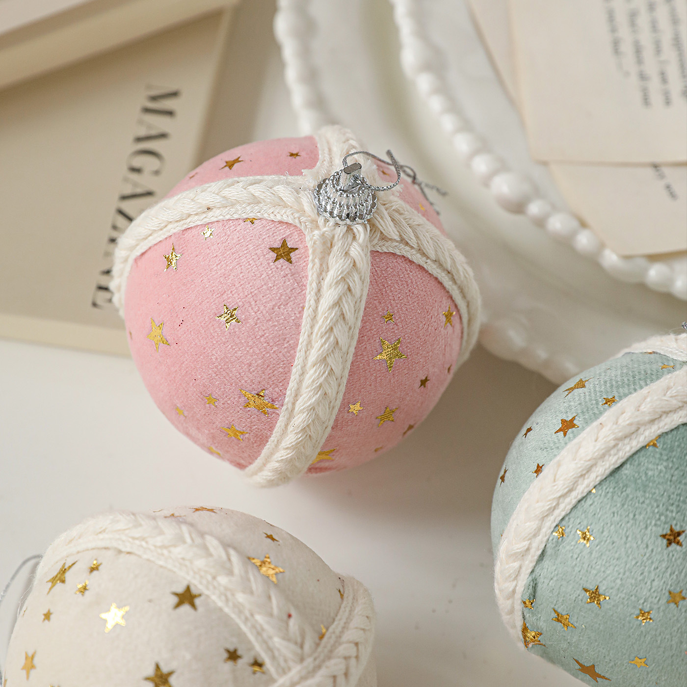 Nuevos productos transfronterizos 8CM bola de espuma colgante árbol de Navidad colgante decoración bola de estrella tela impresa bola decoración