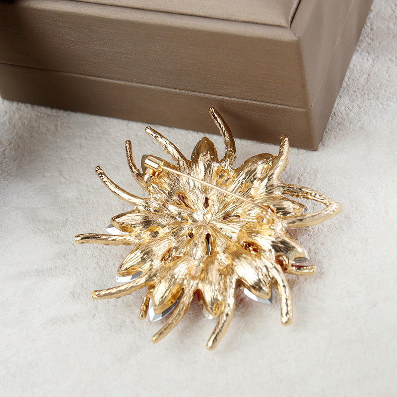 Spilla fiore in cristallo elegante spilla di lusso donna_voghion.com