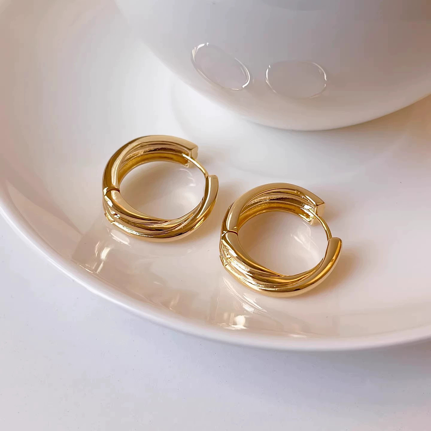 925 aguja de plata estilo de Hong Kong retro pendientes de metal pendientes de anillo liso geométrico de alto grado de las mujeres pendientes exagerados del viajero del todo-fósforo
