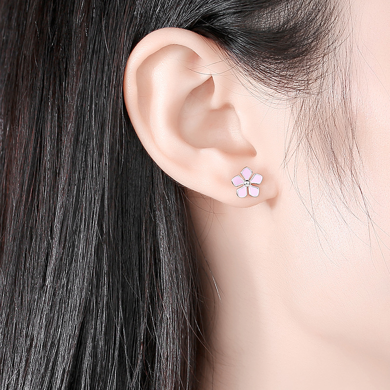 S925 plata esterlina Rosa flor de cerezo Stud pendientes de las mujeres de moda estilo japonés y coreano Mori dulce flor de cinco pétalos pendientes al por mayor