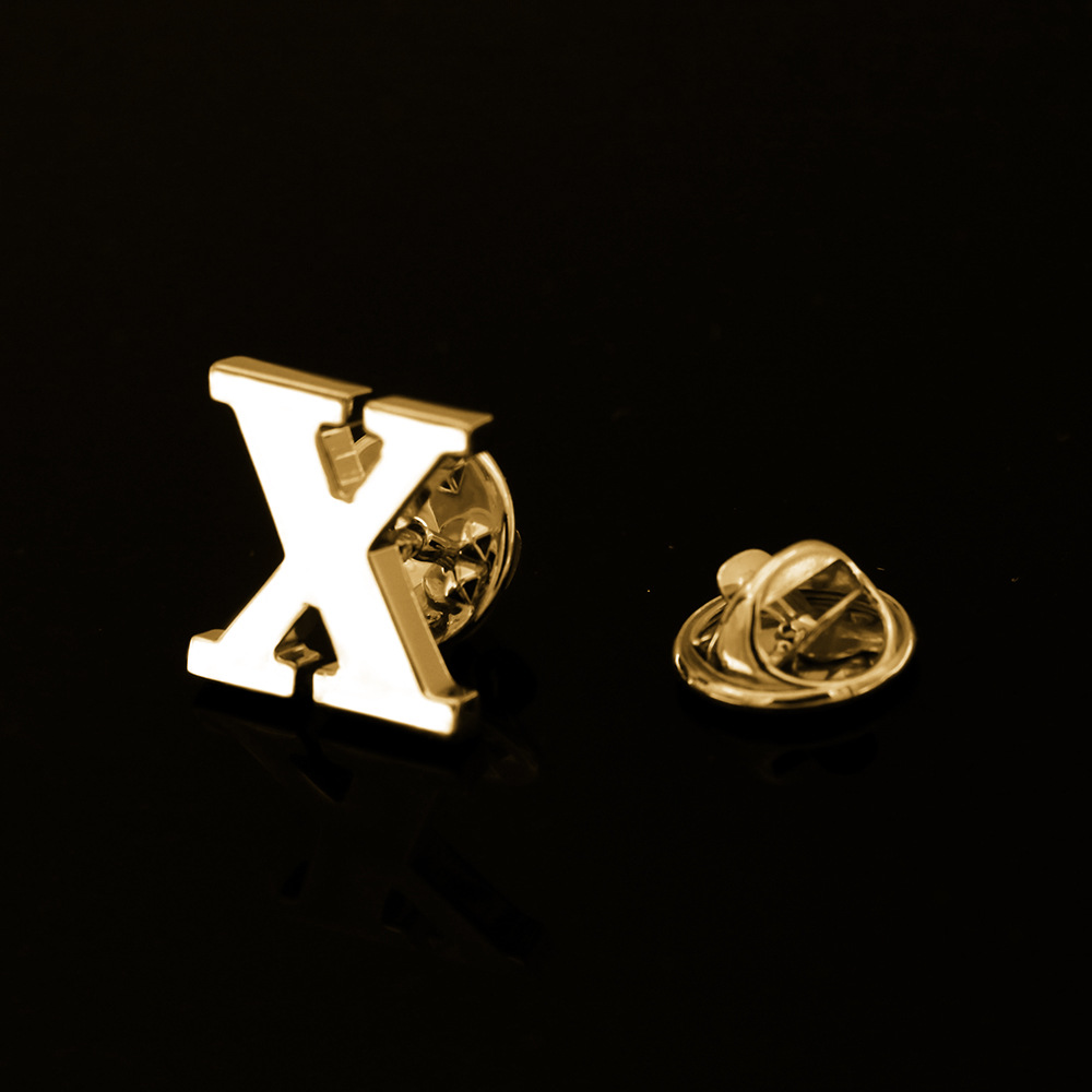 [Cobre puro de doble capa de galvanoplastia sin inventario] Joyería de los hombres de moda 26 letras broche collar pin insignia al por mayor