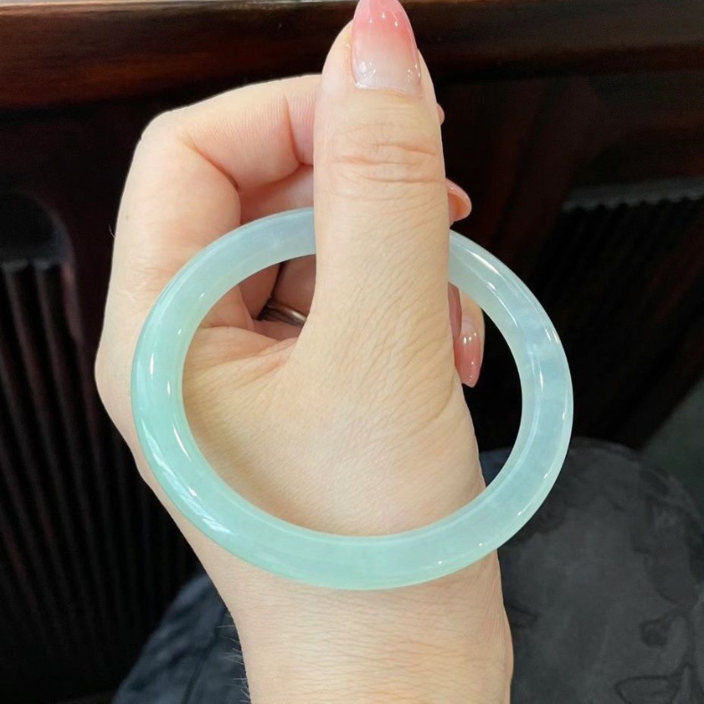 Vòng tay ngọc bích Miến Điện tự nhiên dạng tròn mỏng cao cấp có giấy chứng nhận chi tiết 5