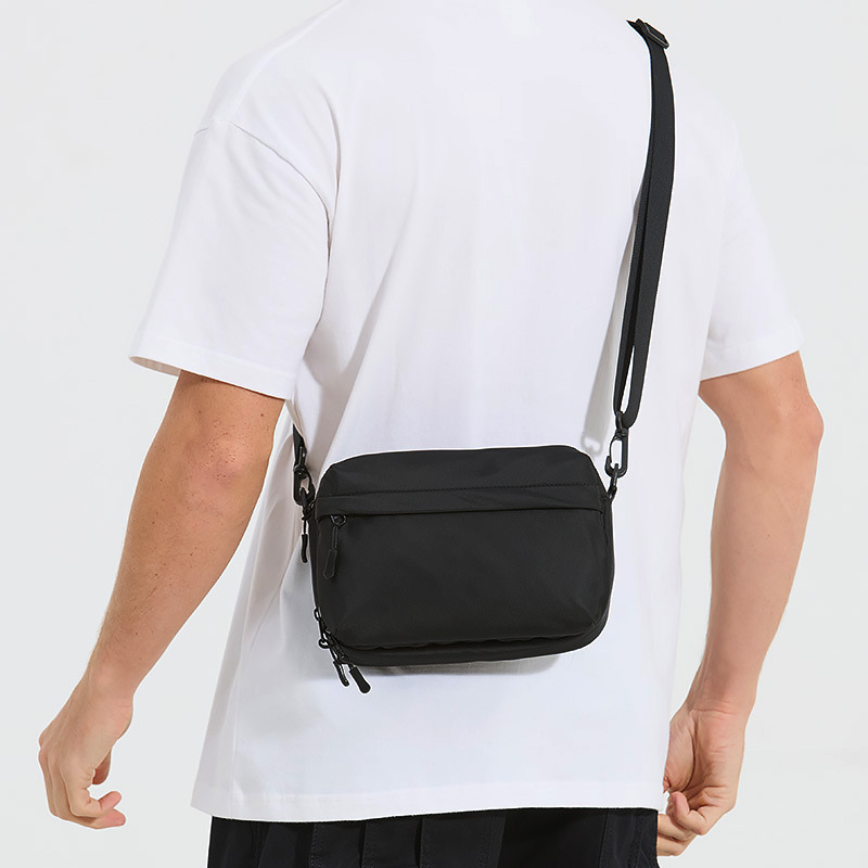 Men's crossbody bag, simple and lightweight, suitable for carrying a phone, versatile and easy to match, plain color, messenger bag style, casual shoulder bag for men and women, student bag