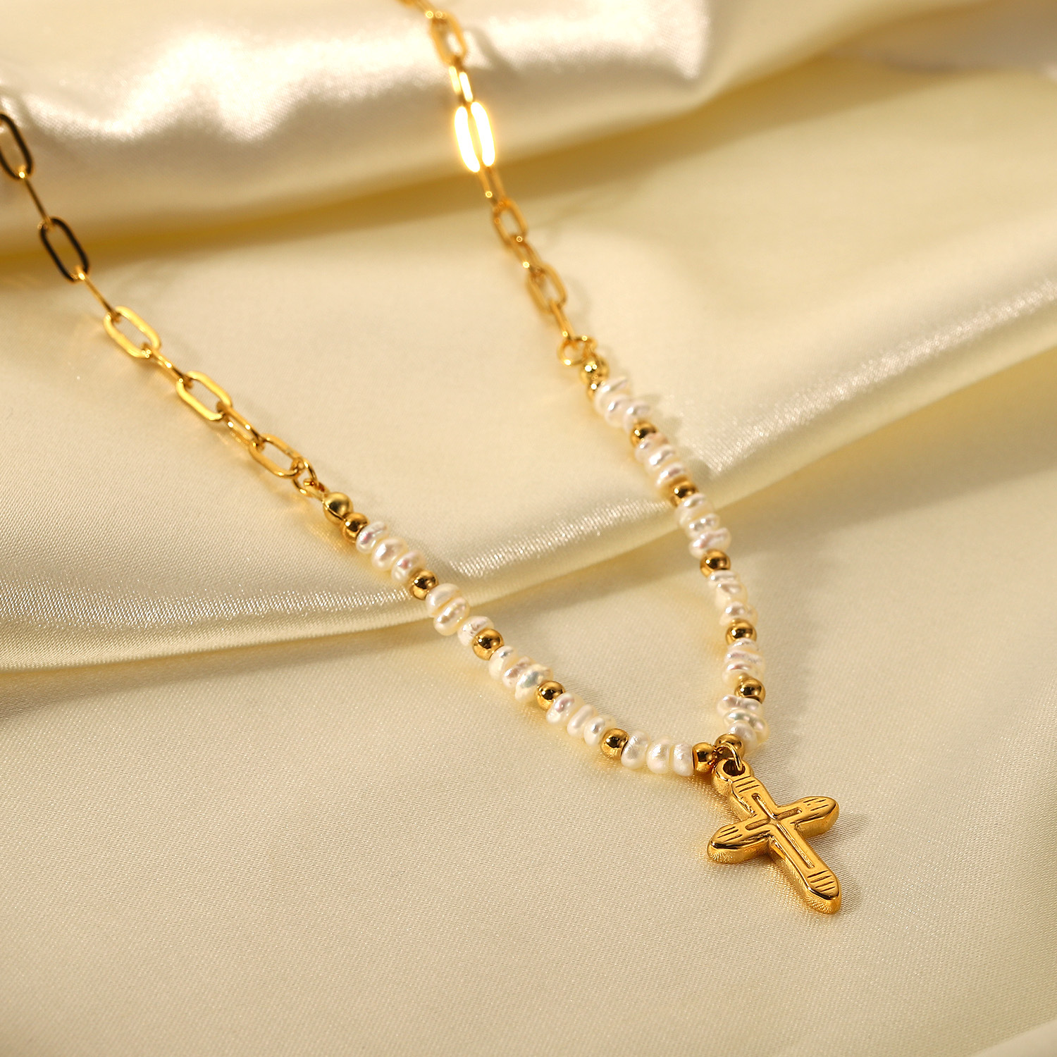 18k Gold Cross Pendant Natural Freshwater Pearl Beads Stitching Stainless Steel Necklace display picture 3