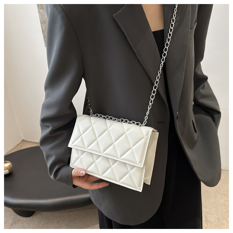 The 2024 autumn new French niche design chain small square bag, a fashionable macaron color single-shoulder crossbody bag undefined