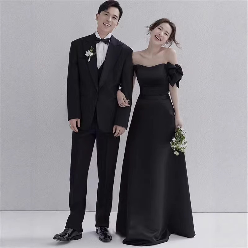 French-Style Light Wedding Dress, Black Satin, Hepburn-Style Studio Theme, Bridal Photo Shoot, Registration, Small Formal Dress, Off-The-Shoulder