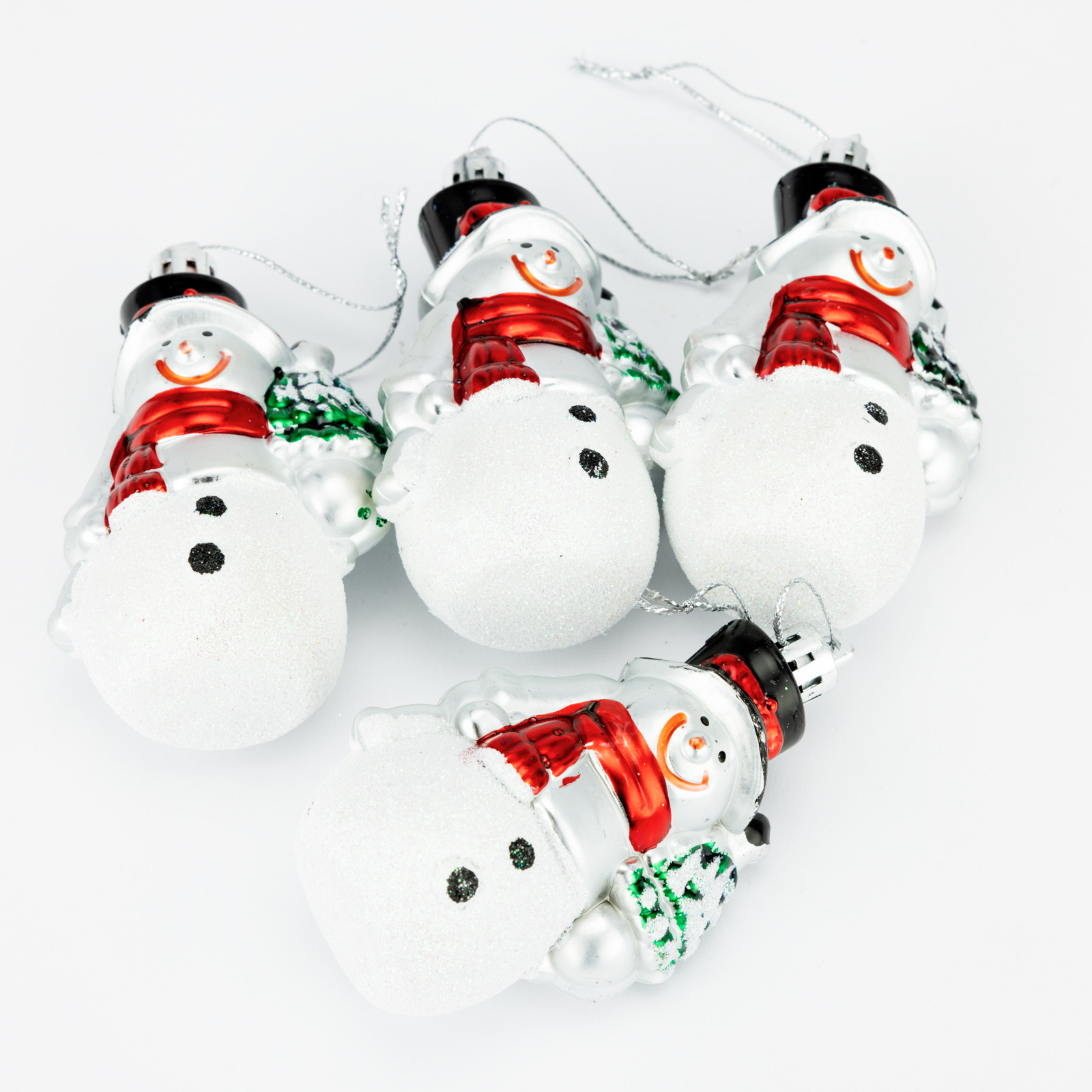 Ziemassvētku eglītes rotājums Jauns Ziemassvētku Ziemeļvalstu krāsots piekarināms sveķu kulons Sniegavīrs piekārts Creative_voghion.com