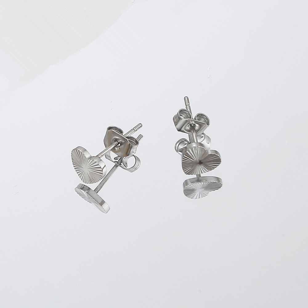 Simple Style Heart Shape Titanium Steel Ear Studs Gold Plated Stainless Steel Earrings display picture 2