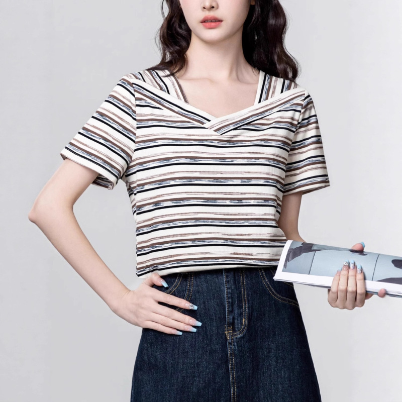 Loose Fit V-Neck Striped Short-Sleeve T-Shirt for Women, 2025 Summer New Style, Unique and Stylish Top for Petite Figures