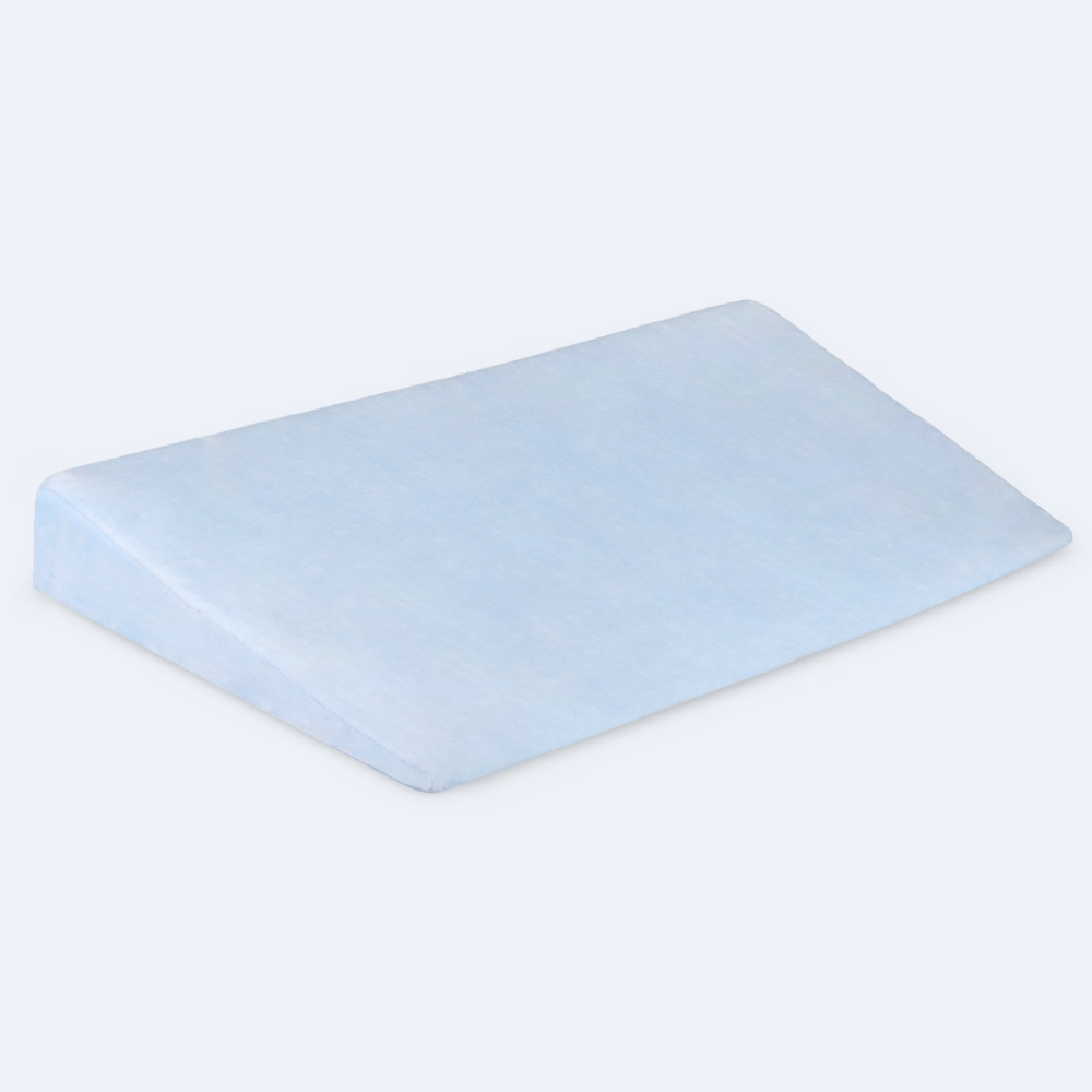 긴 파란색 삼각형 램프 베개