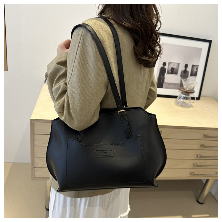 2024 New Popular Texture Large Capacity Tote Women's Trendy Fashion Leisure Student Commuter Bag_voghion.com