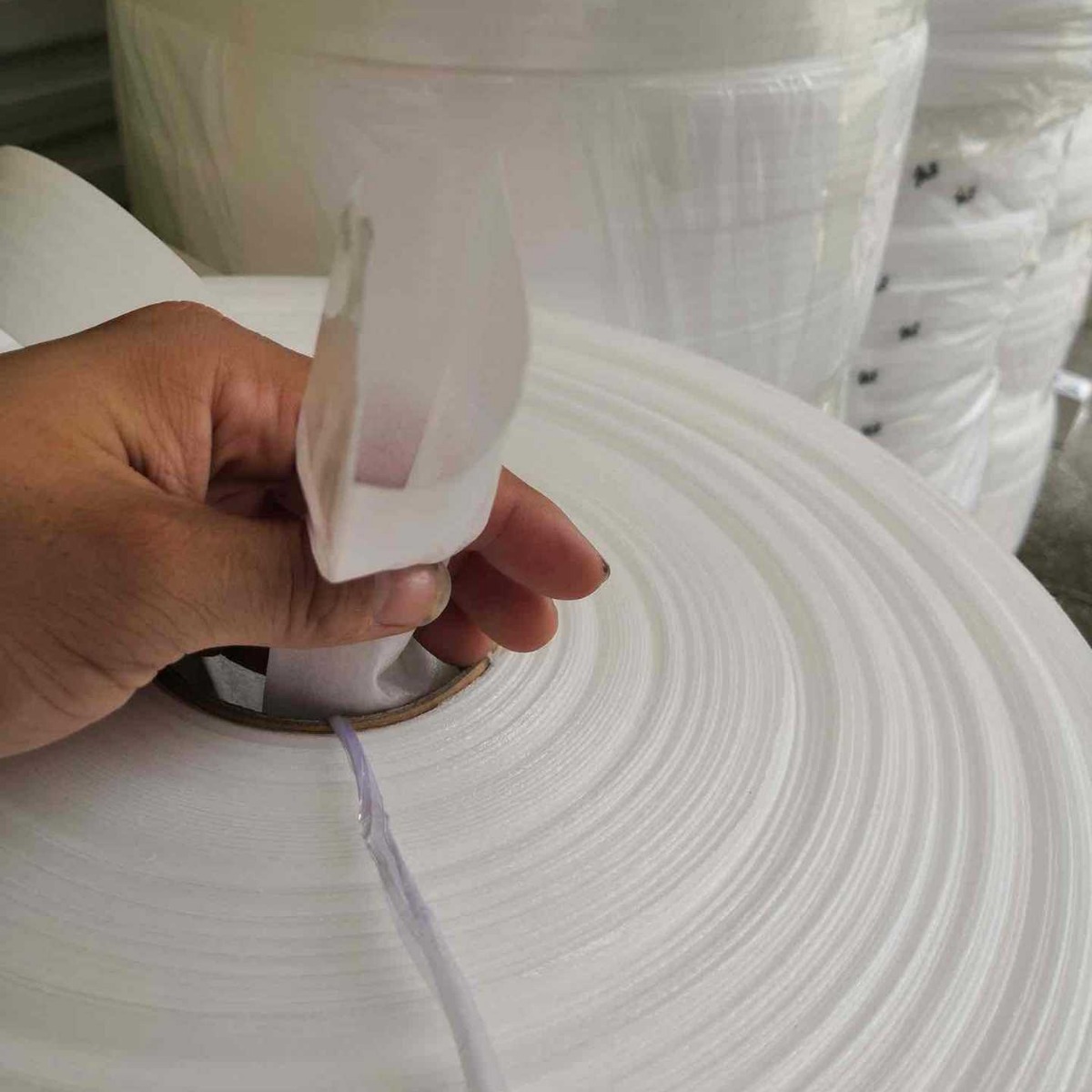 EPE珍珠棉胶通4CM宽泡沫0.5T棉通保护肩带手挽袋皮带圆灯管两头通