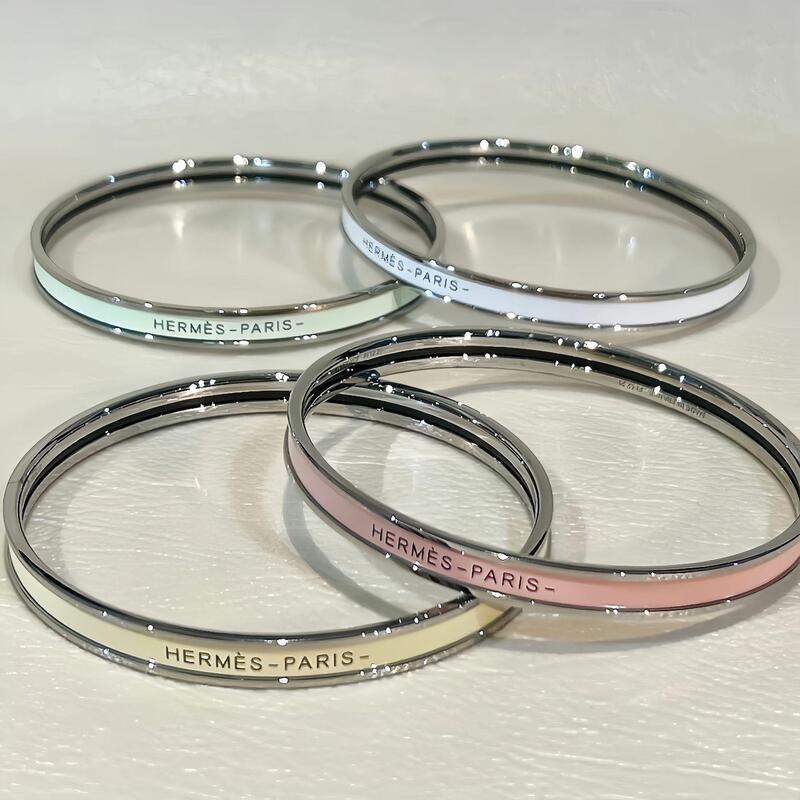 Aijia Ultra-Narrow Version H Enamel Letter Bracelet for Women 18K Rose Gold Accessible Luxury Design Closed Couple Bracelet