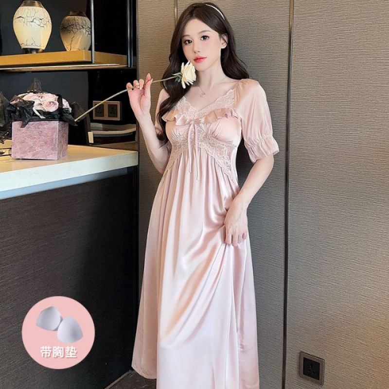 곰팡이 가장자리에 보라색 분말