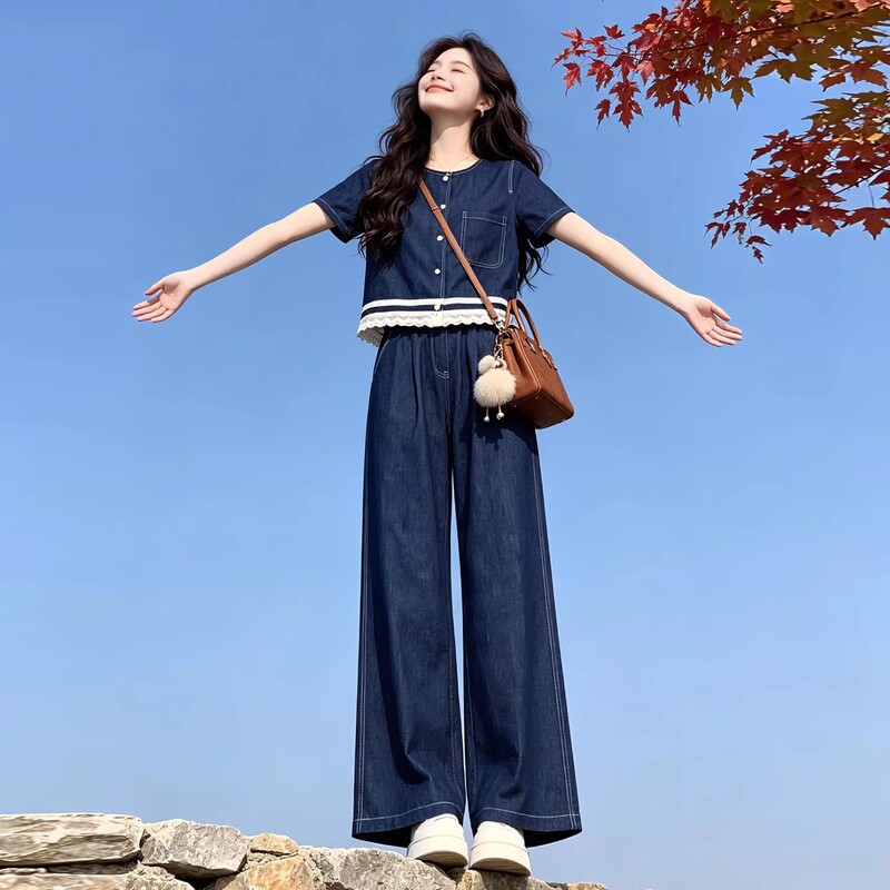 French Retro Denim Suit for Women, Summer Lazy Style, Slimming Lace Splicing Short-Sleeved Wide-Leg Pants, Casual Sports Two-Piece Set