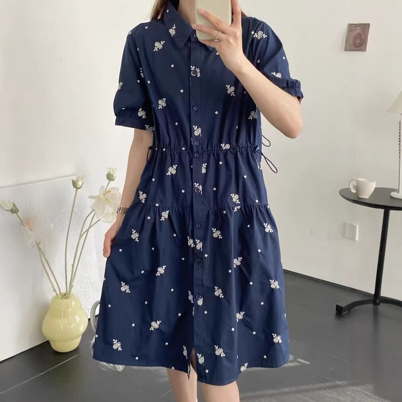 Heavy Embroidery Short-Sleeve Dress 2026 Artistic Fresh Sweet Style with Turn-Down Collar, Single-Breasted, Drawstring Waist, Loose-Fitting Dress Heavy Embroidery Short-Sleeve Dress 2026 Artistic Fresh Sweet Style with Turn-Down Collar, Single-Breasted, Drawstring Waist, Loose-Fitting Dress