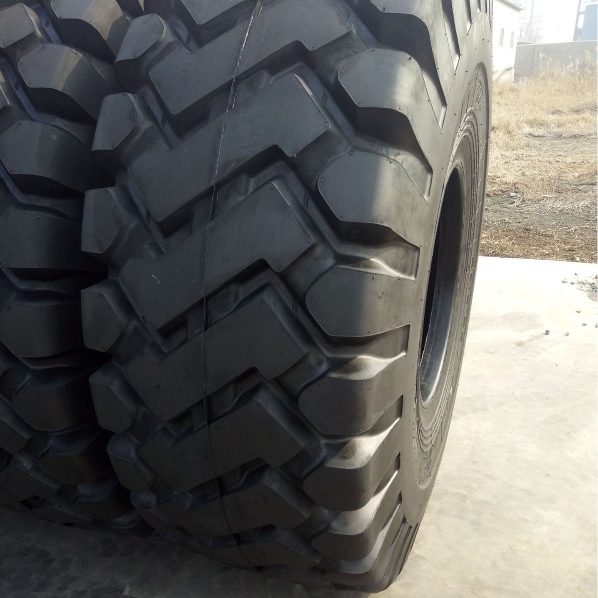 70装载机重载轮胎 26.5-25E3/L3矿用铲车轮胎 优质耐磨 现货销售