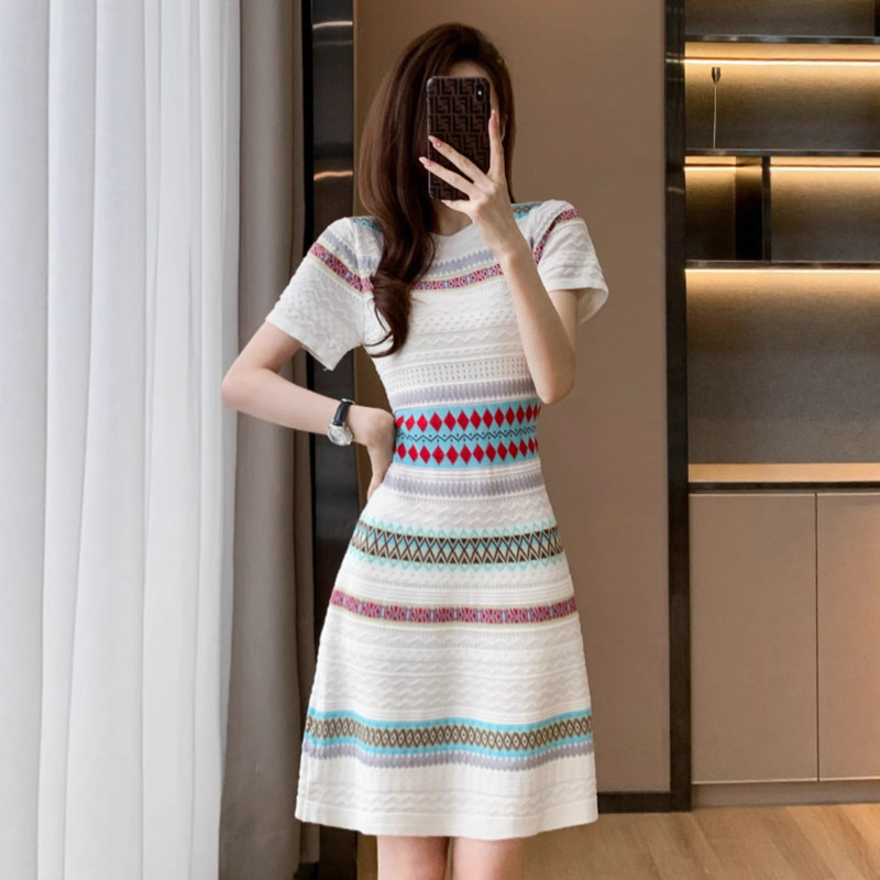 Brother's New Model from the Mall, 2025 Summer Light Luxury Goddess Style Knitted Short-Sleeve Dress for Women Brother's New Model from the Mall, 2025 Summer Light Luxury Goddess Style Knitted Short-Sleeve Dress for Women