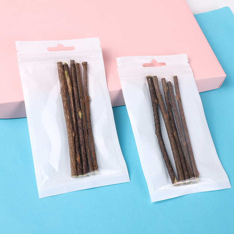 Manufacturer's In-Stock Catnip Cat Treats, 5 Pieces of Natural Catnip Sticks for Cats to Grind Their Teeth and Clean Their Teeth