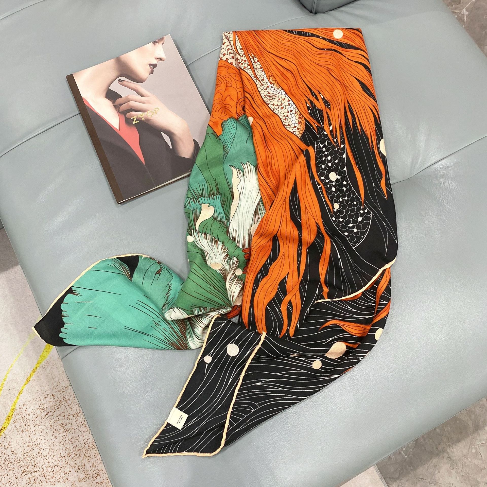 Nueva elegante bufanda de peonía koi de primavera y verano de las mujeres exquisita mano curling transfronterizo bufanda cuadrada grande chal decorativo de doble uso